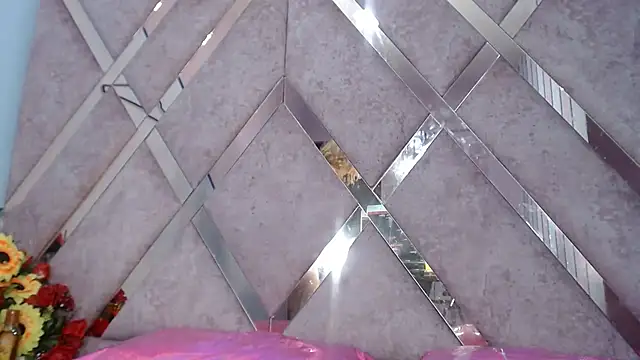 Lucy White   online show from 01.14.25