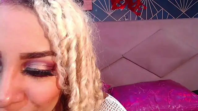 Lucy White   online show from 02.24.25