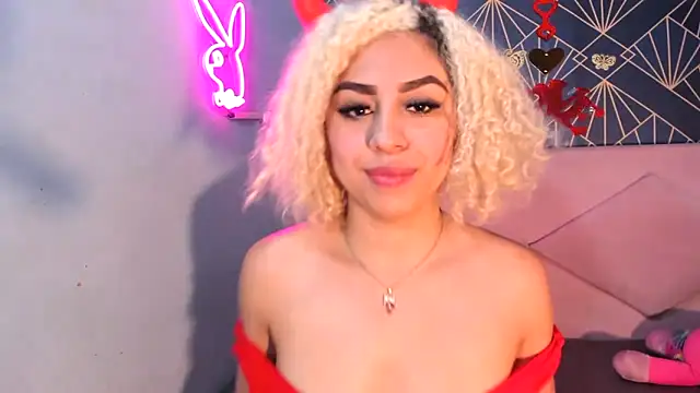 Lucy White   online show from 03.15.25