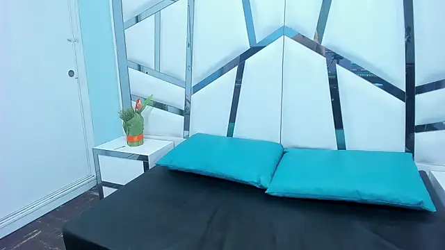 Lucy White   online show from 11.02.25