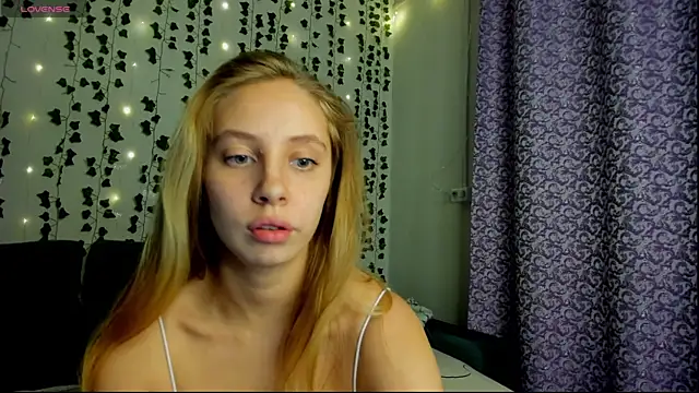 Snapshot of Kitty_Katrine chatting on 12.16.24 Kitty Katrine online show from 12.16.24