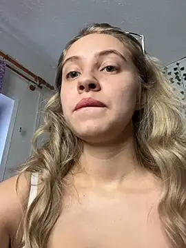 Snapshot of Kitty_Katrine chatting on 01.14.25 Kitty Katrine online show from 01.14.25