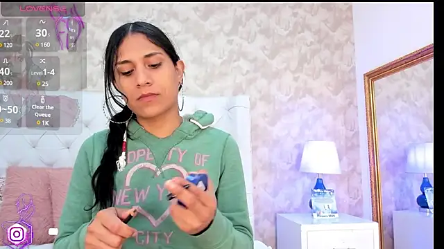 Eliza Thaylor   online show from 01.05.25