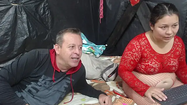 Snapshot of ZuriandAlex chatting on 01.04.25 ZuriandAlex online show from 01.04.25