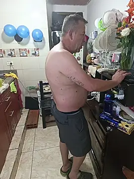 Snapshot of ZuriandAlex chatting on 11.10.25 ZuriandAlex online show from 11.10.25