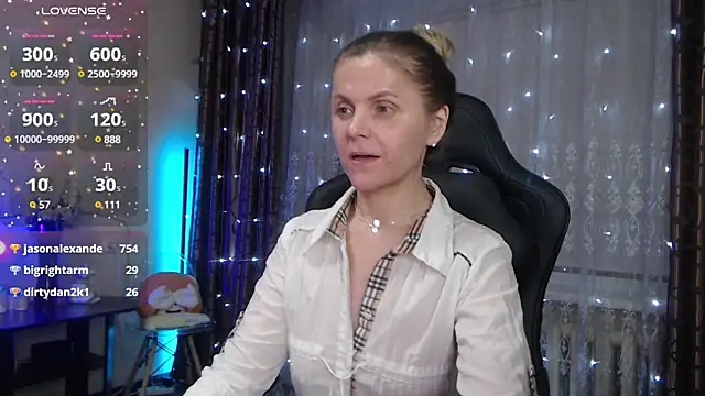 Snapshot of JessieOMays chatting on 03.10.25 JessieOMays online show from 03.10.25