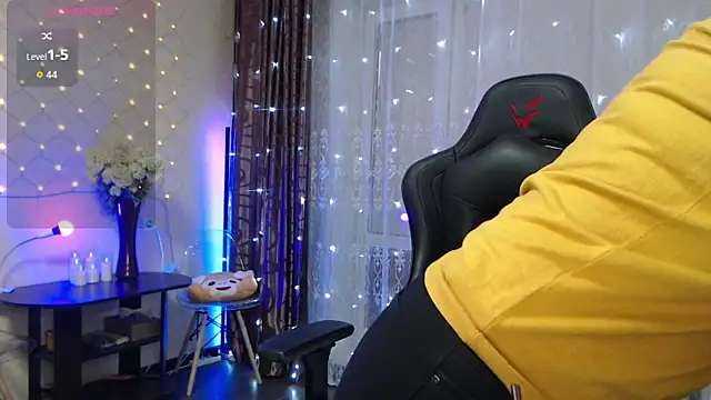 Snapshot of JessieOMays chatting on 11.17.25 JessieOMays online show from 11.17.25