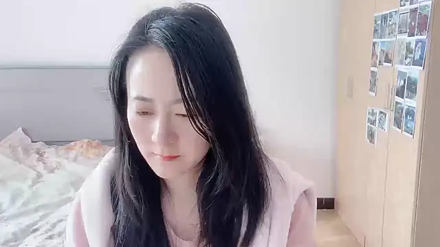 Snapshot of fanfan-FF chatting on 12.21.24 fanfan-FF online show from 12.21.24