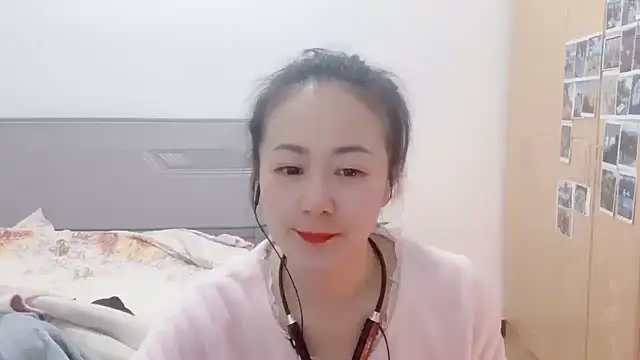 Snapshot of fanfan-FF chatting on 12.21.24 fanfan-FF online show from 12.21.24