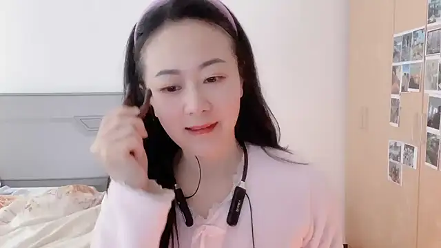 Snapshot of fanfan-FF chatting on 12.22.24 fanfan-FF online show from 12.22.24