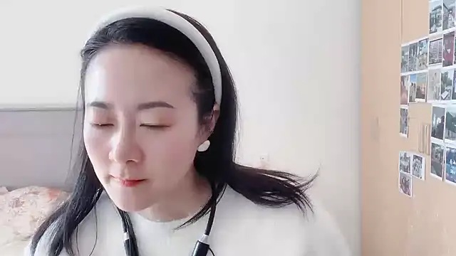 Snapshot of fanfan-FF chatting on 12.24.24 fanfan-FF online show from 12.24.24