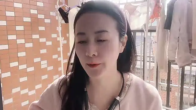 Snapshot of fanfan-FF chatting on 12.28.24 fanfan-FF online show from 12.28.24