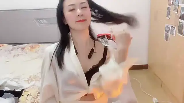 Snapshot of fanfan-FF chatting on 01.04.25 fanfan-FF online show from 01.04.25