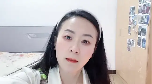 Snapshot of fanfan-FF chatting on 02.04.25 fanfan-FF online show from 02.04.25