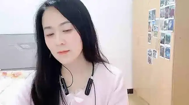 Snapshot of fanfan-FF chatting on 02.17.25 fanfan-FF online show from 02.17.25