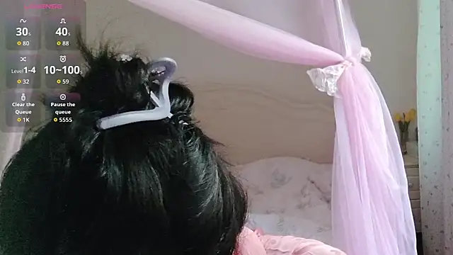 Snapshot of fanfan-FF chatting on 10.01.25 fanfan-FF online show from 10.01.25