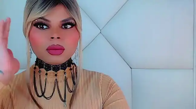 Snapshot of AdanKinng chatting on 12.27.24 AdanKinng online show from 12.27.24