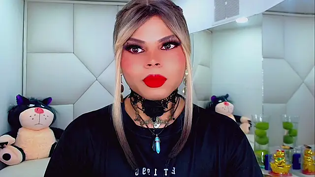 Snapshot of AdanKinng chatting on 10.28.25 AdanKinng online show from 10.28.25