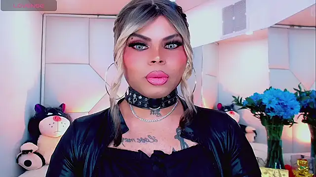 Snapshot of AdanKinng chatting on 11.21.25 AdanKinng online show from 11.21.25