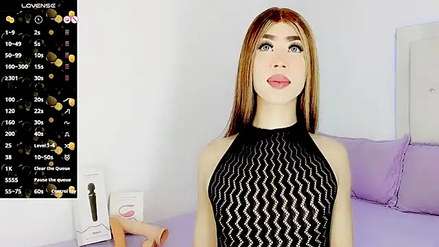 Snapshot of New_Doll chatting on 10.08.25 New Doll online show from 10.08.25