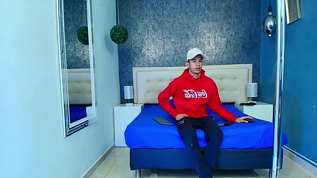 Snapshot of Erick_Zhimerman chatting on 10.12.25 Erick Zhimerman online show from 10.12.25