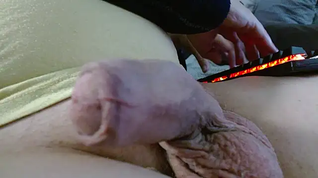 Snapshot of Heracles00 chatting on 11.15.25 Heracles00 online show from 11.15.25