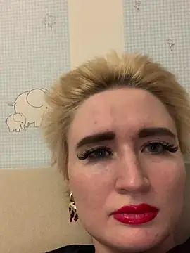 Snapshot of Charlotteeroseee chatting on 02.10.25 Charlotteeroseee online show from 02.10.25