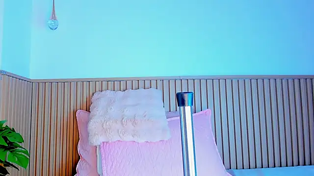 Snapshot of zoe_rivers chatting on 12.28.24 zoe rivers online show from 12.28.24