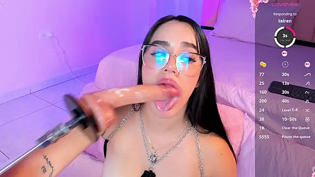 Snapshot of zoe_rivers chatting on 02.05.25 zoe rivers online show from 02.05.25