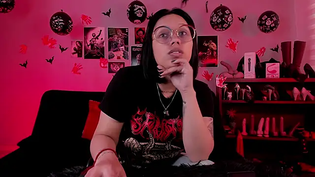 lilith-deveraux online show from 11.18.25