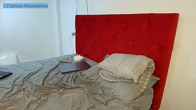 NicoDavisHere online show from 03.11.26