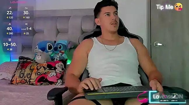 Snapshot of victor_vixen chatting on 01.17.25 victor vixen online show from 01.17.25