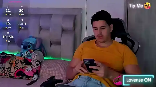 Snapshot of victor_vixen chatting on 01.25.25 victor vixen online show from 01.25.25