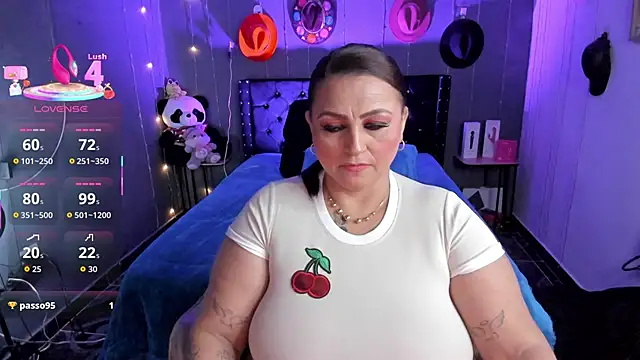 Ivonnee   online show from 12.14.25