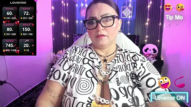 Ivonnee   online show from 04.22.26