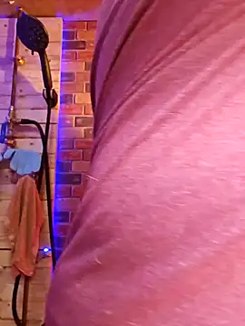 Snapshot of alienbunny chatting on 02.05.25 alienbunny online show from 02.05.25