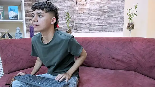 Snapshot of DamiBright chatting on 02.05.25 DamiBright online show from 02.05.25