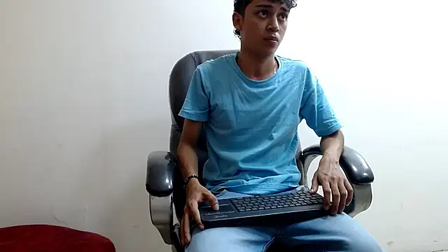 Snapshot of DamiBright chatting on 09.25.25 DamiBright online show from 09.25.25