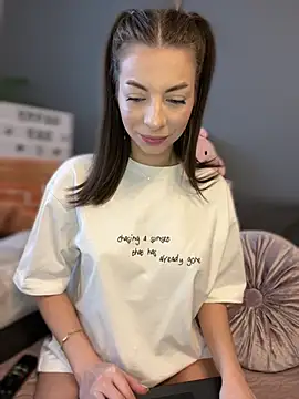 Mia Ethan online show from 02.11.25