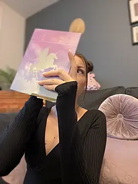 Mia Ethan online show from 02.12.25