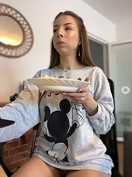 Mia Ethan online show from 09.18.25