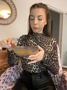 Mia Ethan online show from 10.08.25