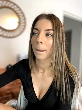 Mia Ethan online show from 10.28.25