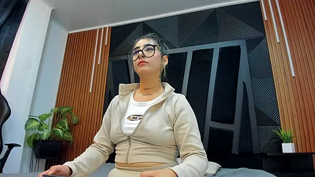 Alahia Dangelo online show from 02.15.25