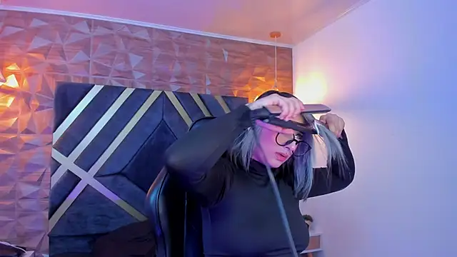 Alahia Dangelo online show from 10.18.25