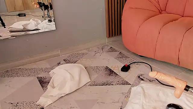 Snapshot of Eilin_clio chatting on 12.22.24 Eilin clio online show from 12.22.24