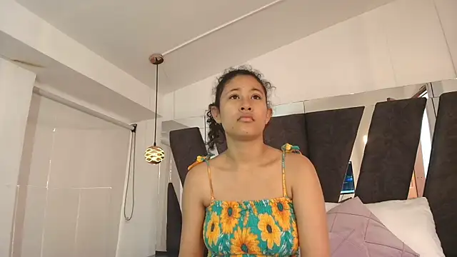 Milkdulce1 online show from 11.10.25