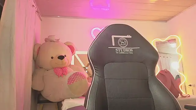 Laylafoxy tay online show from 01.06.26