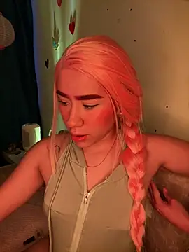 Im Valen Cute online show from 03.03.25