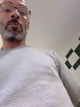 Snapshot of KBD85 chatting on 10.15.25 KBD85 online show from 10.15.25